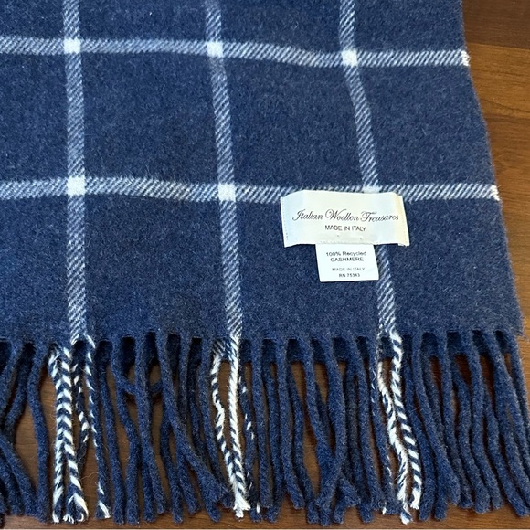 🌟HP🌟NWOT Navy Blue Window Pane Recycled Cashmere Scarf Italian Woolen Treasures - Picture 4 of 7